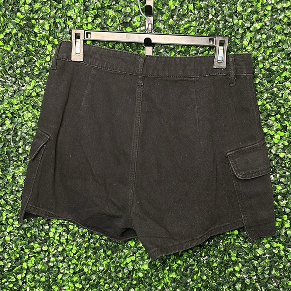 Black cargo shorts - Picture 2 of 2